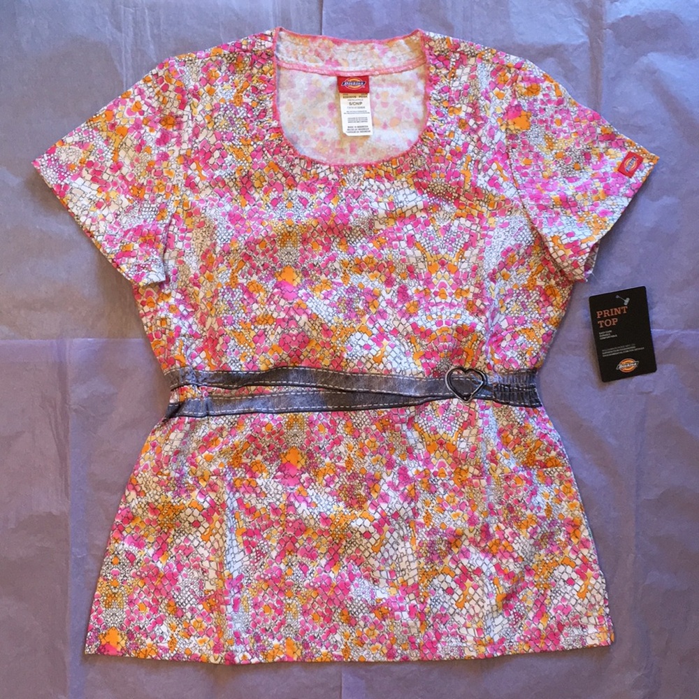 Dickies Heart Belt Imprinted Scrub Top Size Small NEW